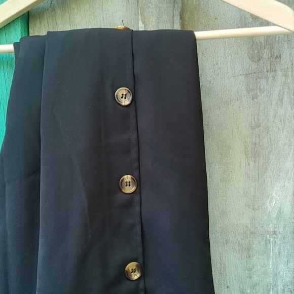 Button Down Midi Skirt with Pockets - Picture 5 of 7